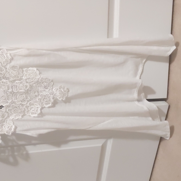 White floral back top - Picture 3 of 3